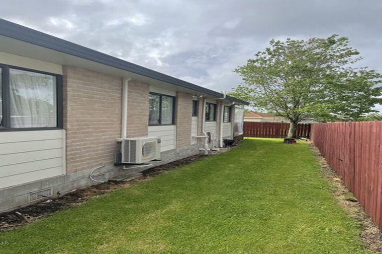 Photo of property in 2/34 Manuroa Road, Takanini, 2112