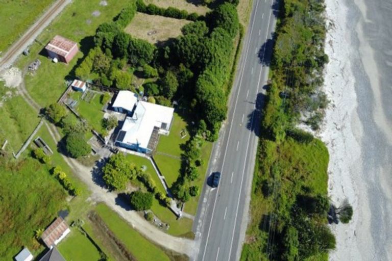 Photo of property in 2a Main Rd Ngakawau, Ngakawau, 7824