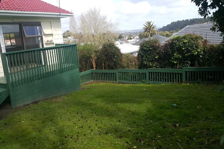 Photo of property in 4/448 Glenfield Road, Glenfield, Auckland, 0629