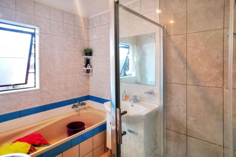 Photo of property in 45 Aldern Road, Massey, Auckland, 0614