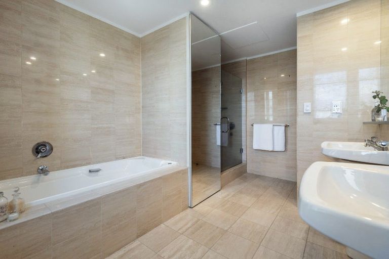 Photo of property in Shangri La Apartments, 10/97 Jervois Road, Herne Bay, Auckland, 1011