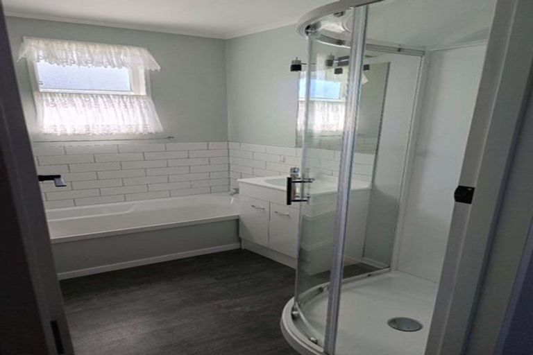 Photo of property in 43 Ruamahanga Crescent, Terrace End, Palmerston North, 4410