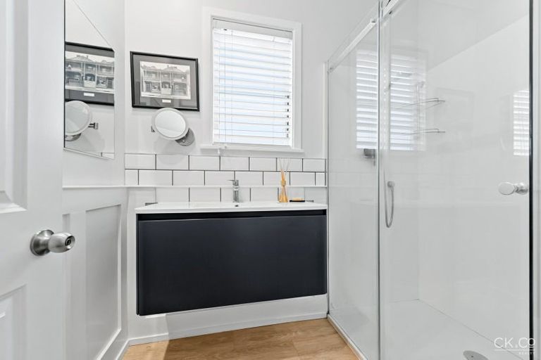 Photo of property in 31 Birdwood Road, Waterloo, Lower Hutt, 5011