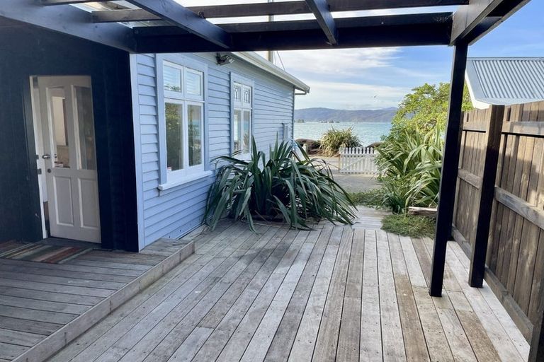 Photo of property in 170 Breaker Bay Road, Breaker Bay, Wellington, 6022