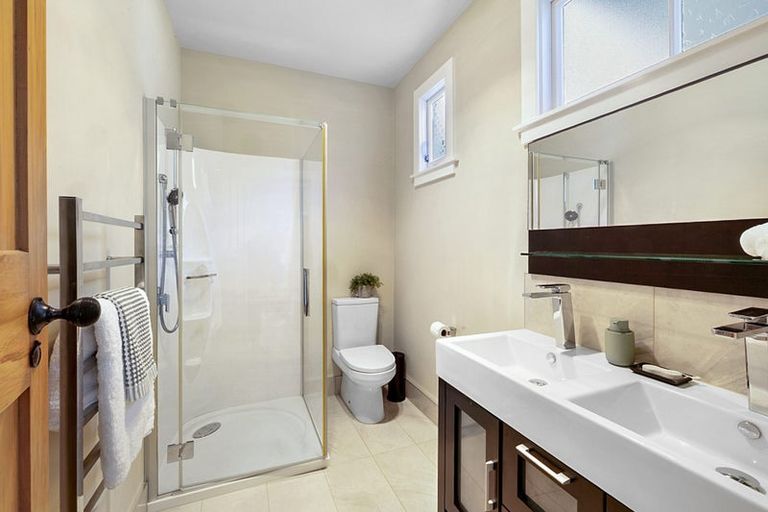 Photo of property in 103 Fulford Street, New Plymouth, 4310