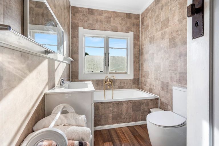 Photo of property in 7 Whimp Avenue, Onerahi, Whangarei, 0110