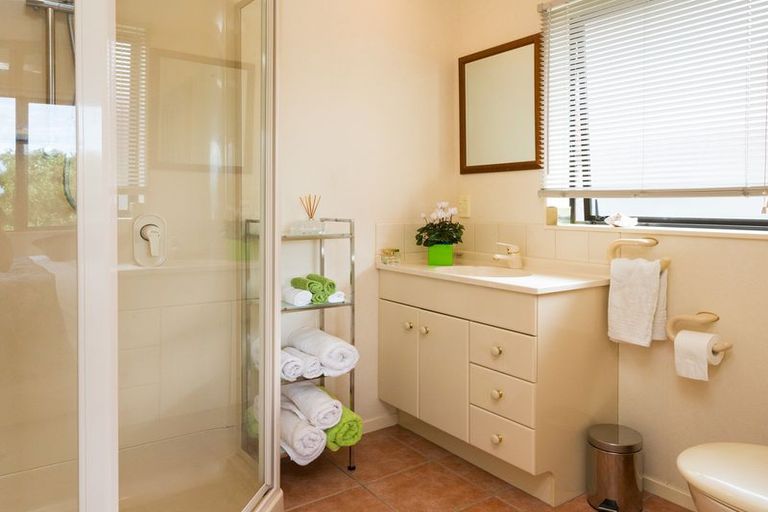 Photo of property in 143 Summerhill Drive, Fitzherbert, Palmerston North, 4410