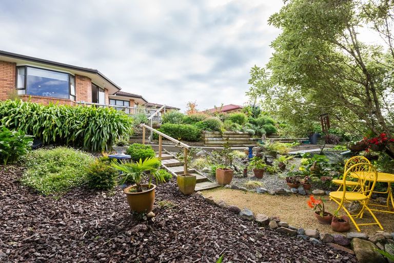 Photo of property in 143 Summerhill Drive, Fitzherbert, Palmerston North, 4410