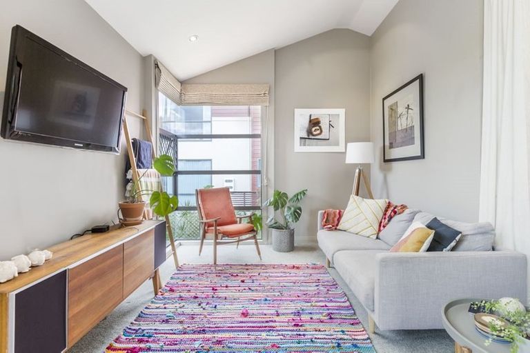 Photo of property in 135 Wiseley Road, West Harbour, Auckland, 0618