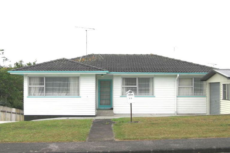 Photo of property in 38 Kirby Street, Glendene, Auckland, 0602