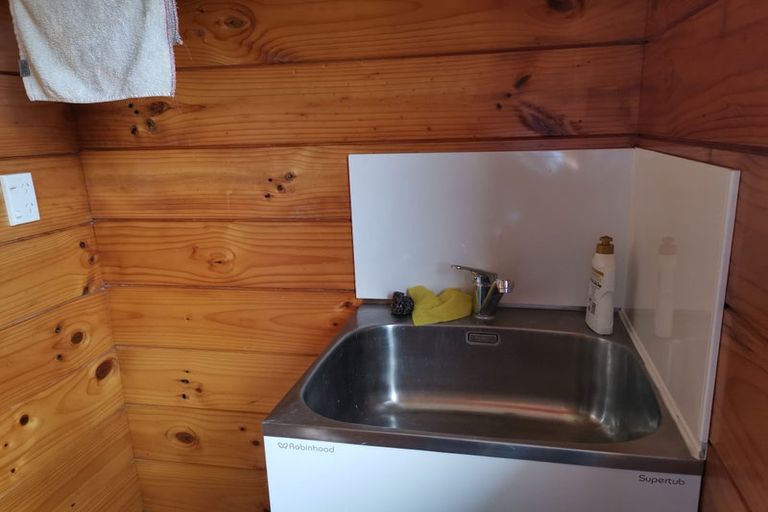 Photo of property in 305 Maungaraki Road, Maungaraki, Lower Hutt, 5010