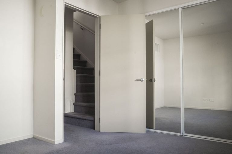 Photo of property in Pirie Street Townhouses, 18/35 Pirie Street, Mount Victoria, Wellington, 6011