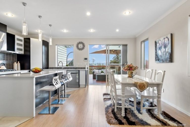 Photo of property in 20 Ravello Rise, Flat Bush, Auckland, 2019