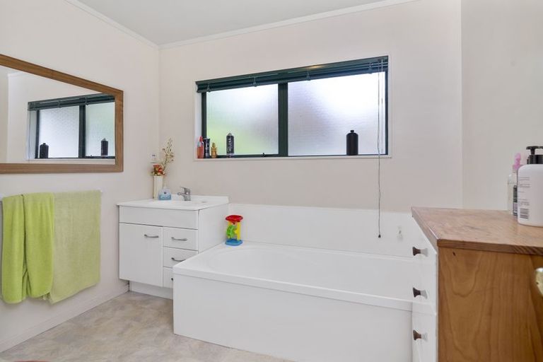 Photo of property in 14 Bronte Place, Owhata, Rotorua, 3010