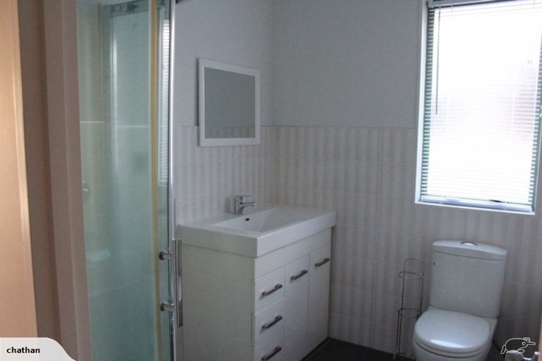 Photo of property in 76a Hepburn Road, Glendene, Auckland, 0602