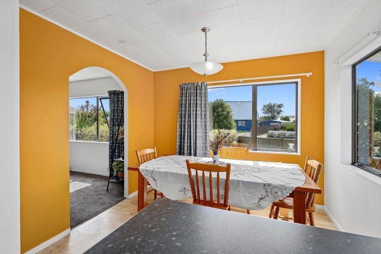 Photo of property in 11 Simcox Street, Otaki Beach, Otaki, 5512