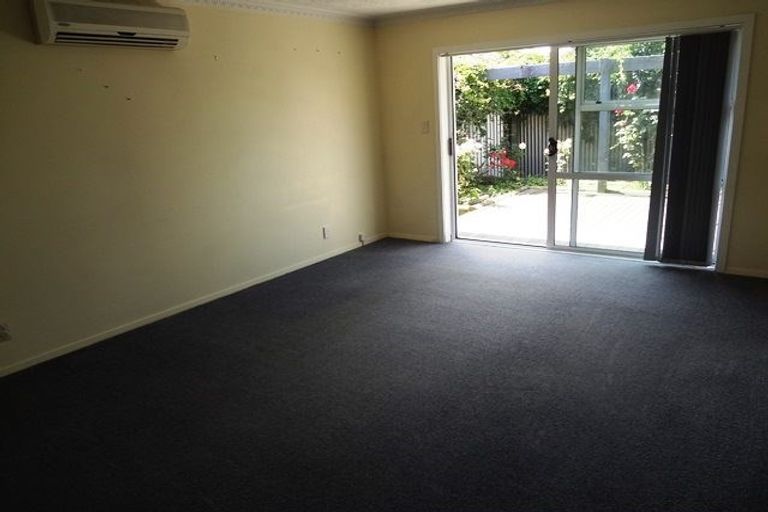 Photo of property in 1/18 Sawtell Place, Northcote, Christchurch, 8052