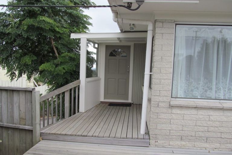 Photo of property in 1/21 Target Road, Totara Vale, Auckland, 0629