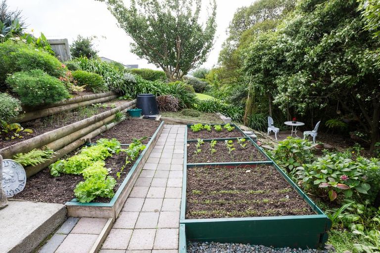 Photo of property in 143 Summerhill Drive, Fitzherbert, Palmerston North, 4410