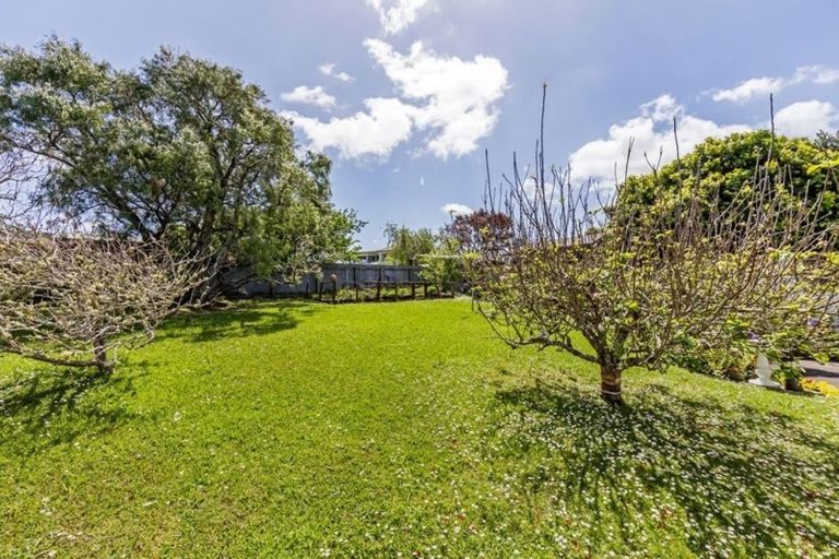 Photo of property in 906 Whangaparaoa Road, Manly, Whangaparaoa, 0930