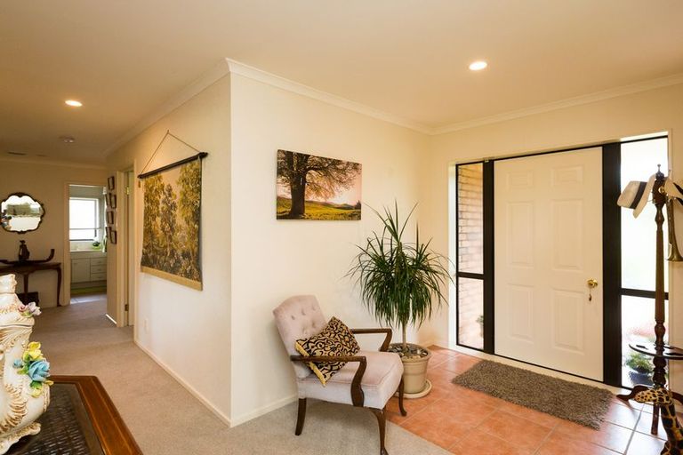 Photo of property in 143 Summerhill Drive, Fitzherbert, Palmerston North, 4410