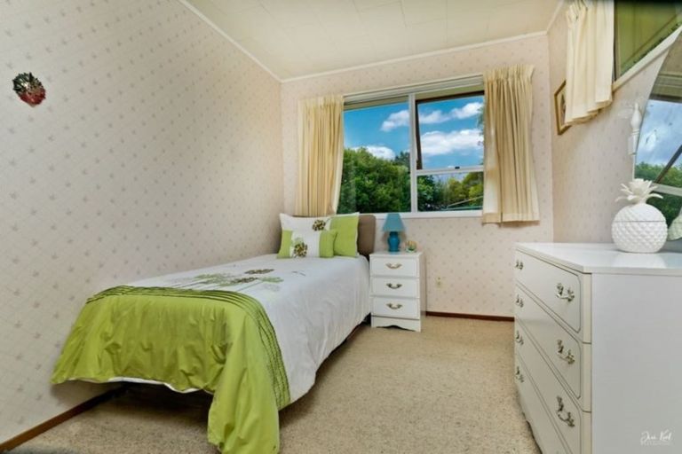 Photo of property in 33 Longreach Drive, Sunnyvale, Auckland, 0612