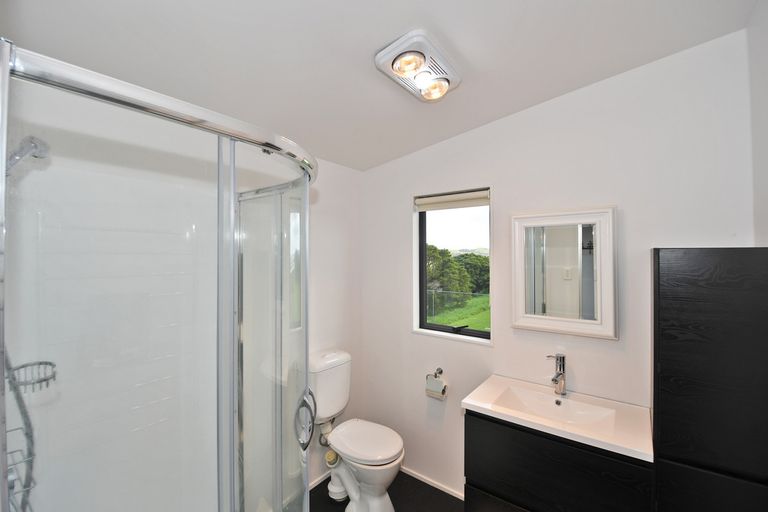 Photo of property in 15 Tamahunga Road, Kaiwaka, 0573