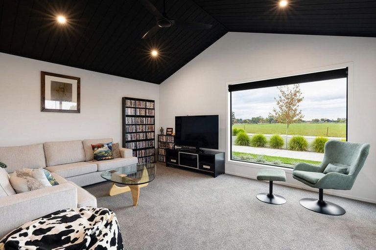 Photo of property in 90 Hugo Shaw Drive, Cambridge, 3434