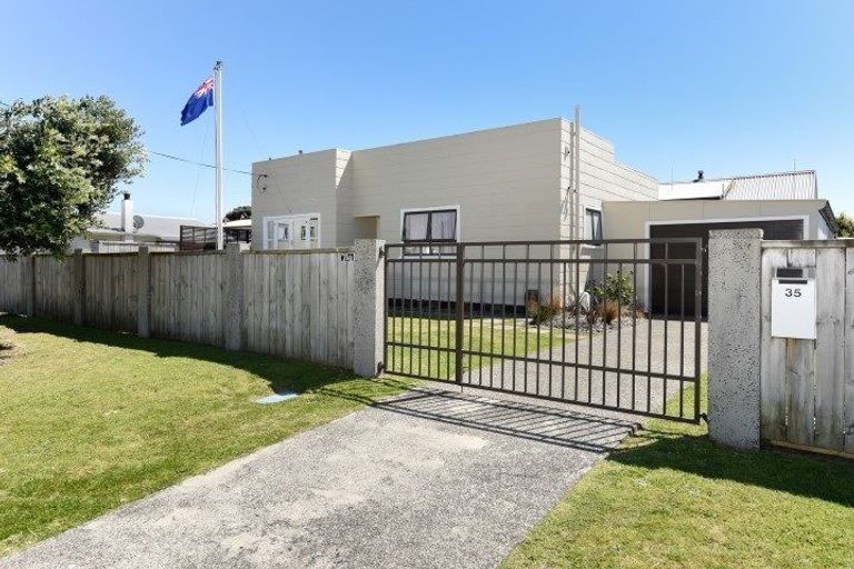 Photo of property in 35 Ngatai Road, Otumoetai, Tauranga, 3110