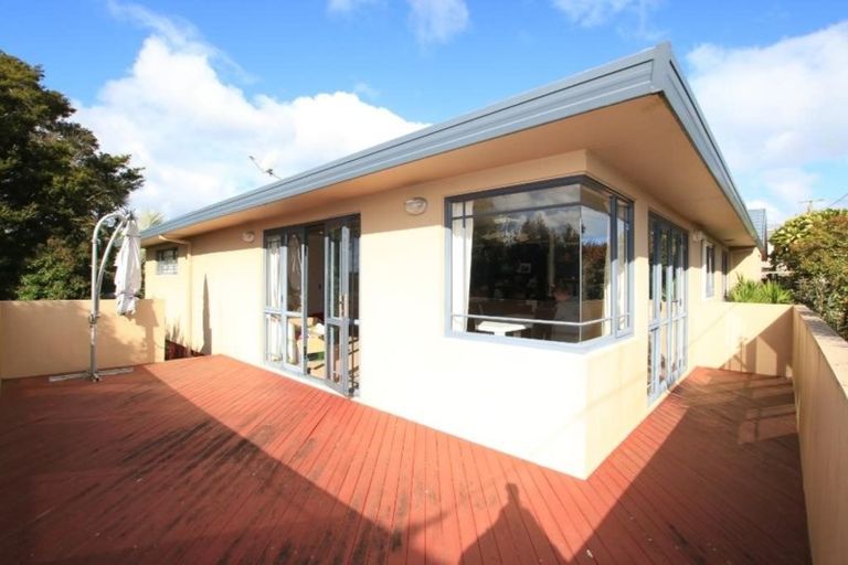 Photo of property in 7a Roberts Road, Glenfield, Auckland, 0629