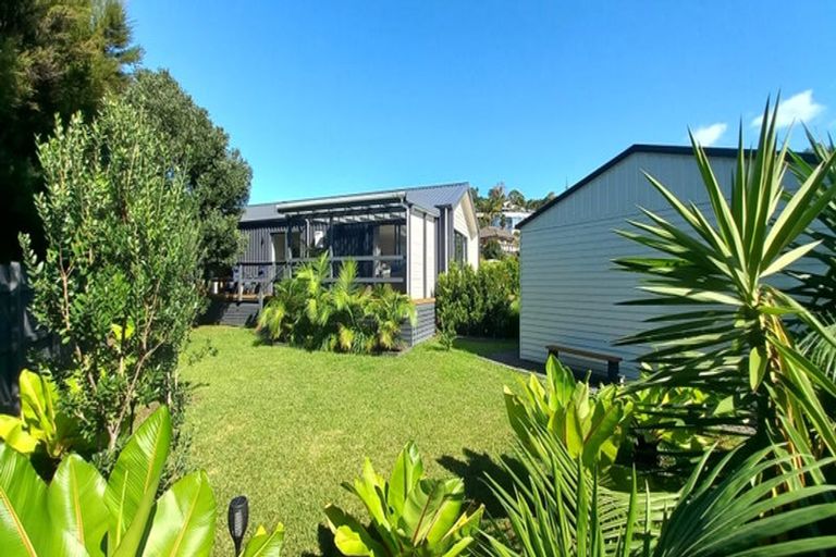 Photo of property in 2 Meenas Place, Cable Bay, 0420