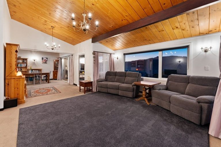 Photo of property in 13 Kenilworth Grove, Silverstream, Upper Hutt, 5019