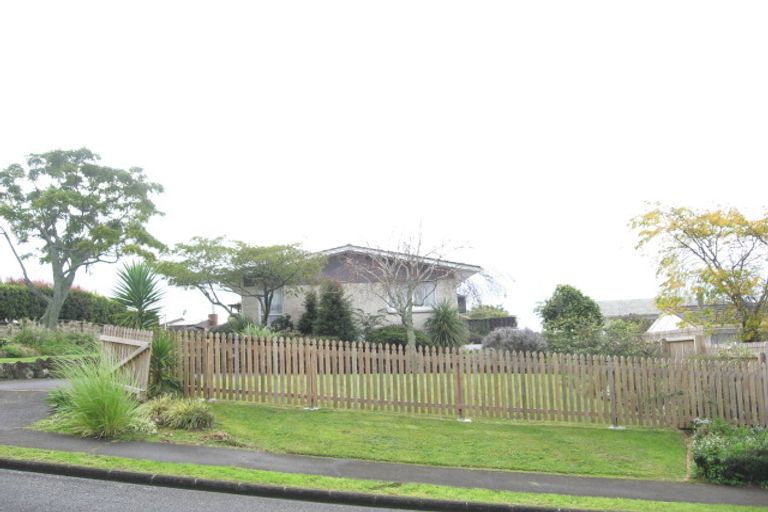 Photo of property in 18 Haseler Crescent, Howick, Auckland, 2014