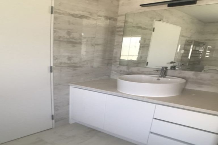 Photo of property in 12 Greenfinch Road, Hobsonville, Auckland, 0616