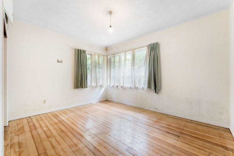 Photo of property in 17 Kirrie Avenue, Te Atatu South, Auckland, 0610