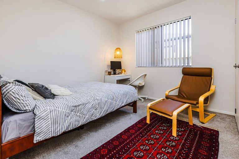 Photo of property in 10 Survila Street, Takanini, 2110