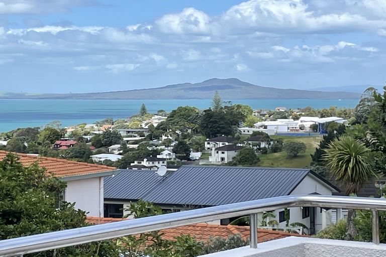 Photo of property in 2/21 Calypso Place, Rothesay Bay, Auckland, 0630