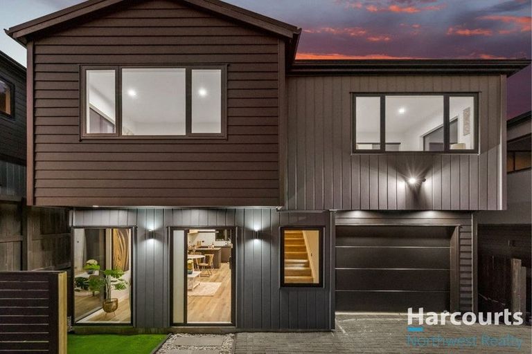 Photo of property in 56a Donovan Avenue, Massey, Auckland, 0614
