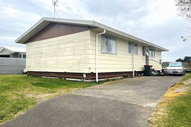 Photo of property in 6a Karyn Street, Castlecliff, Whanganui, 4501