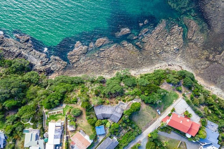 Photo of property in 18 Heretaunga Crescent, Cable Bay, 0420