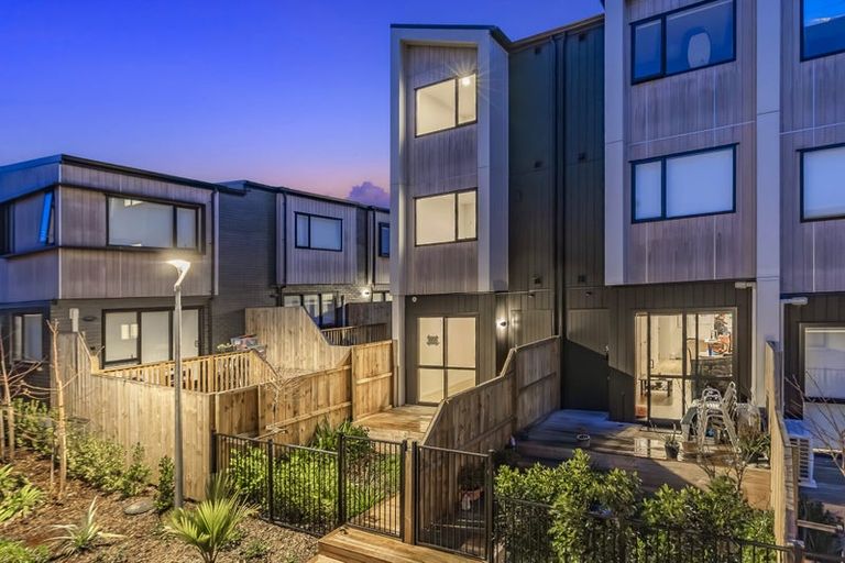 Photo of property in 13 Paetai Lane, Te Atatu Peninsula, 0610