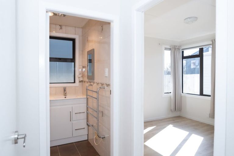 Photo of property in 12 Pomaria Road, Henderson, Auckland, 0610