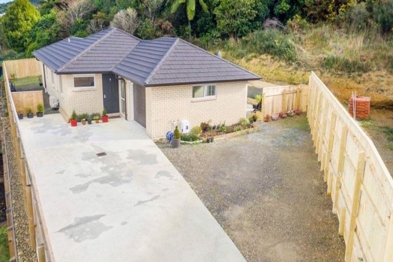 Photo of property in 115 Riverstone Drive, Riverstone Terraces, Upper Hutt, 5018