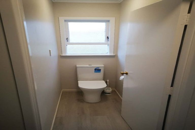 Photo of property in 17 Diana Drive, Glenfield, Auckland, 0627