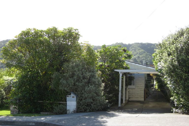 Photo of property in 72 Milton Terrace, Picton, 7220