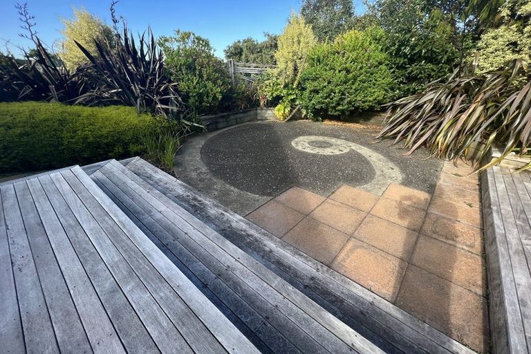 Photo of property in 28 Singers Road, Korokoro, Lower Hutt, 5012