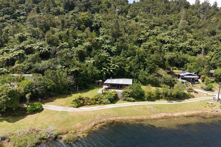 Photo of property in 11 Chingford Road, Lake Rotoma, Rotorua, 3074