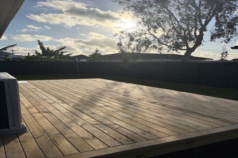 Photo of property in 2/30 Kennington Drive, Clendon Park, Auckland, 2103