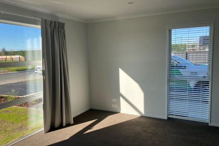 Photo of property in 120 Broadway Parade, Rolleston, 7615