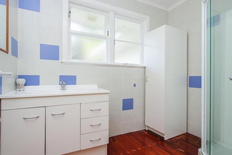 Photo of property in 71 Glendale Road, Glen Eden, Auckland, 0602